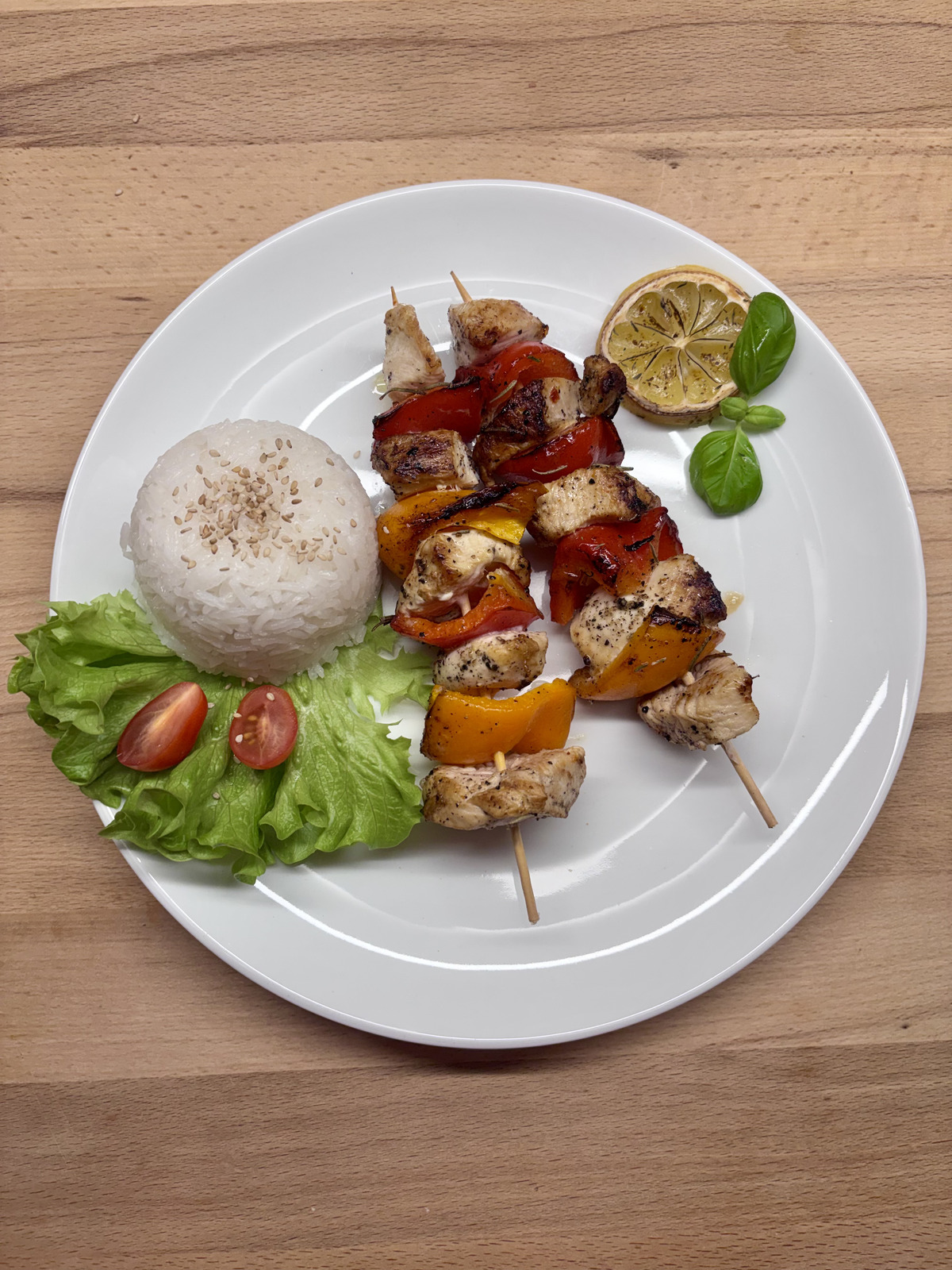 Hähnchen-Spieße mit Reis