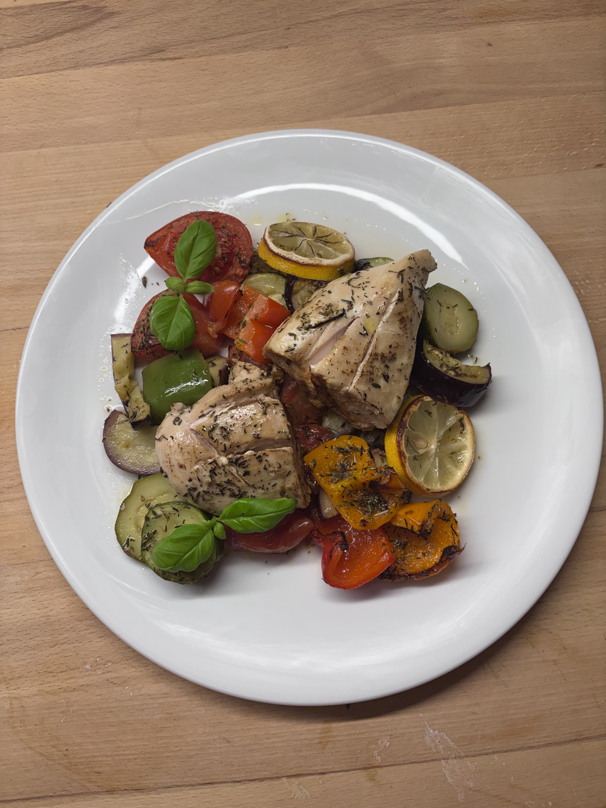 Hähnchenbrust mit Ofengemüse
